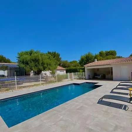 - Piscine Au Sel - Terrain De Petanque - Jardin - Climatisation